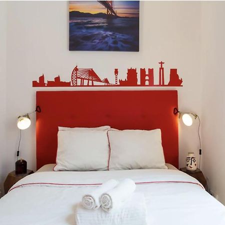 Beautiful 3-Story House In Chiado With A 40M² Private Terrace Appartement Lissabon Buitenkant foto