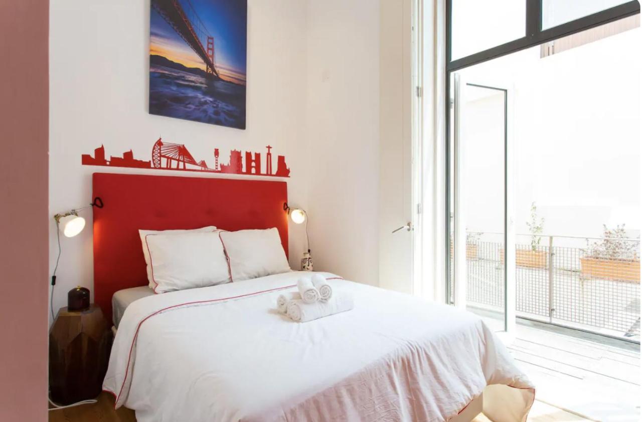 Beautiful 3-Story House In Chiado With A 40M² Private Terrace Appartement Lissabon Buitenkant foto