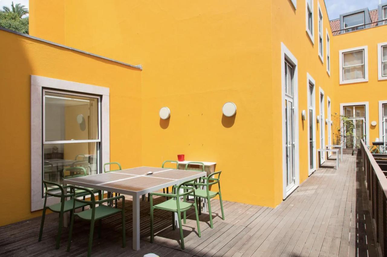 Beautiful 3-Story House In Chiado With A 40M² Private Terrace Appartement Lissabon Buitenkant foto