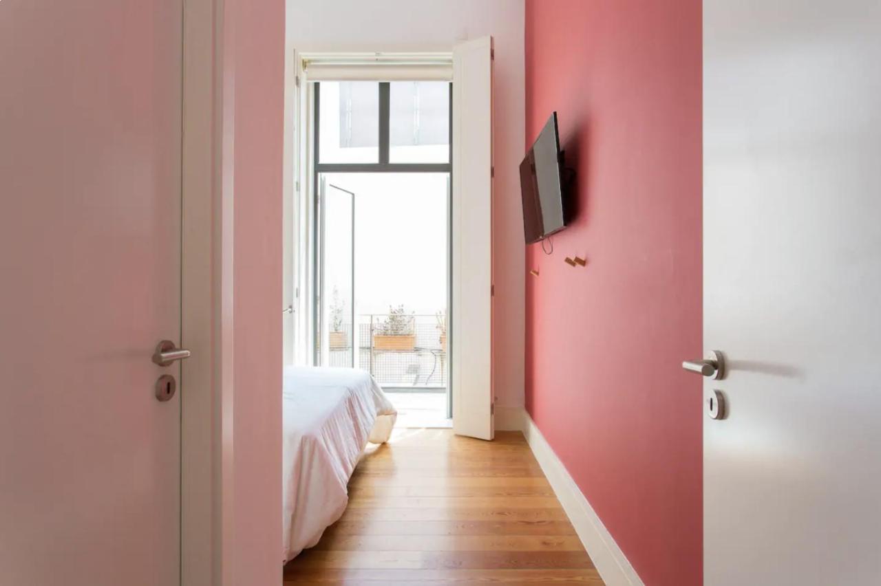 Beautiful 3-Story House In Chiado With A 40M² Private Terrace Appartement Lissabon Buitenkant foto