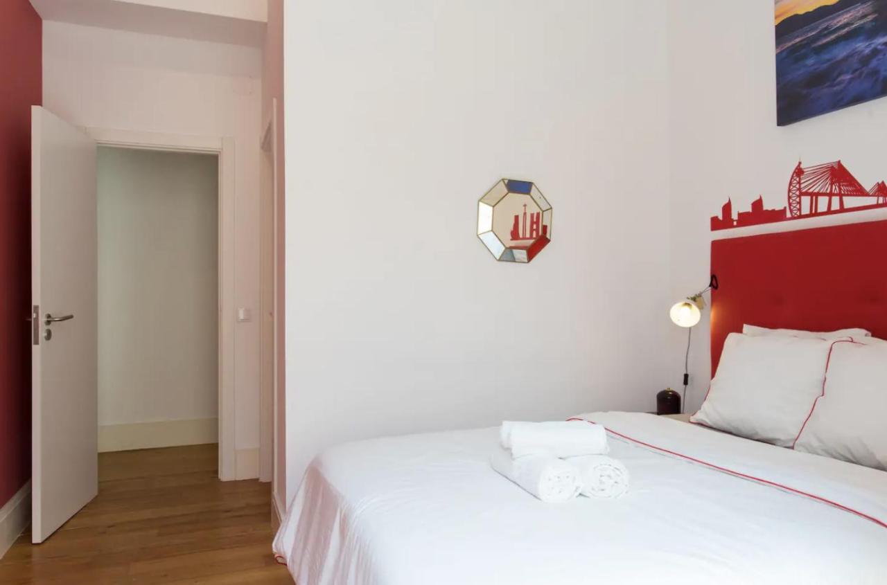Beautiful 3-Story House In Chiado With A 40M² Private Terrace Appartement Lissabon Buitenkant foto