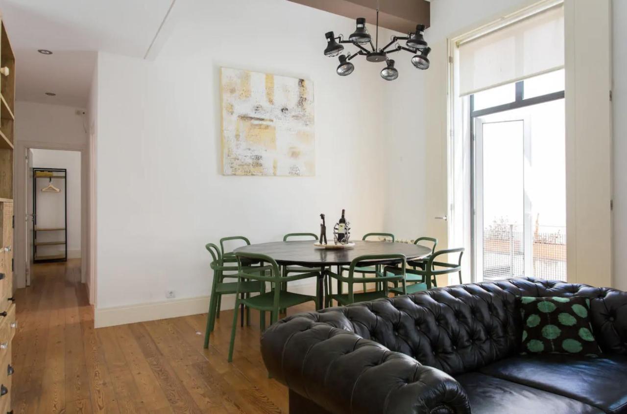 Beautiful 3-Story House In Chiado With A 40M² Private Terrace Appartement Lissabon Buitenkant foto