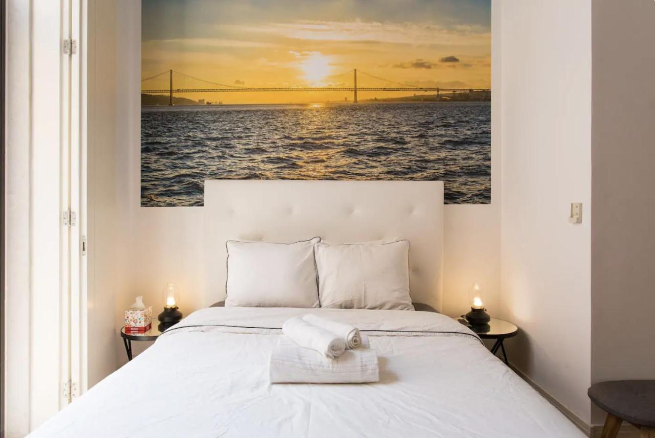 Beautiful 3-Story House In Chiado With A 40M² Private Terrace Appartement Lissabon Buitenkant foto