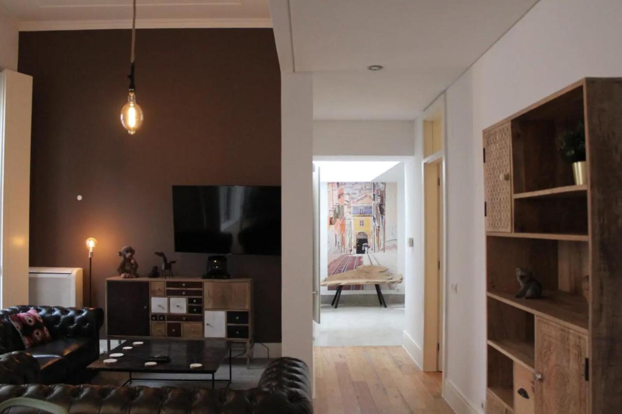 Beautiful 3-Story House In Chiado With A 40M² Private Terrace Appartement Lissabon Buitenkant foto