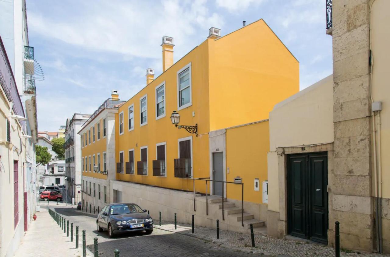 Beautiful 3-Story House In Chiado With A 40M² Private Terrace Appartement Lissabon Buitenkant foto