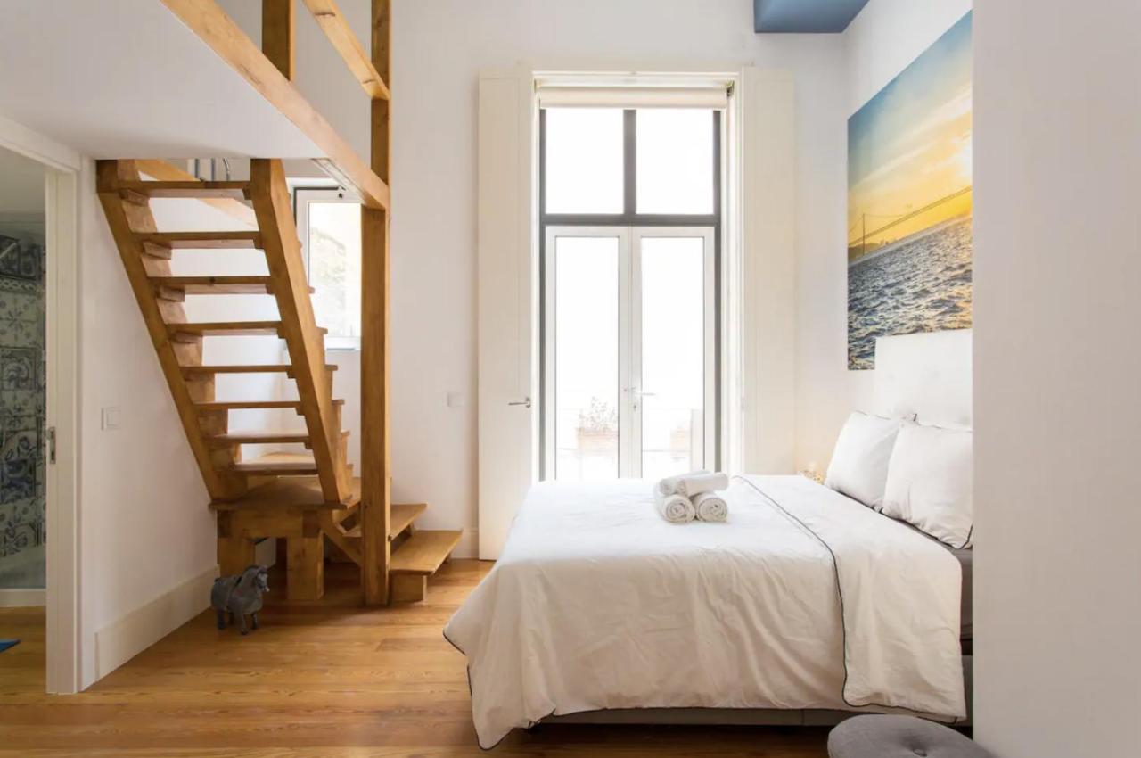 Beautiful 3-Story House In Chiado With A 40M² Private Terrace Appartement Lissabon Buitenkant foto