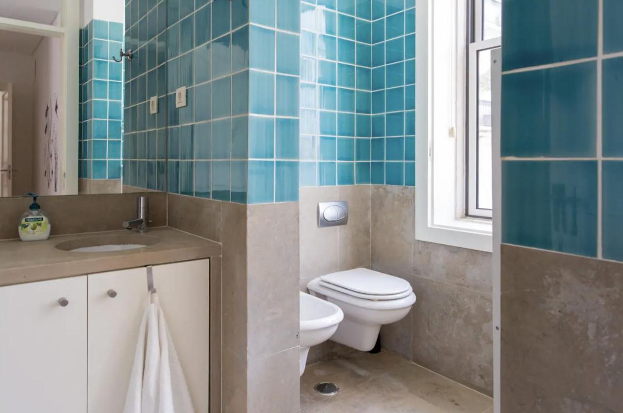 Beautiful 3-Story House In Chiado With A 40M² Private Terrace Appartement Lissabon Buitenkant foto