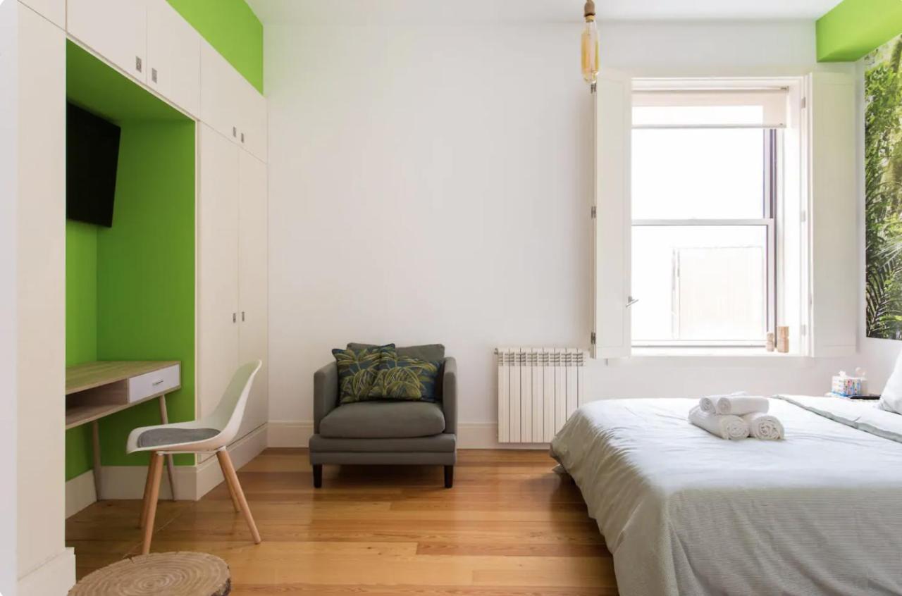 Beautiful 3-Story House In Chiado With A 40M² Private Terrace Appartement Lissabon Buitenkant foto