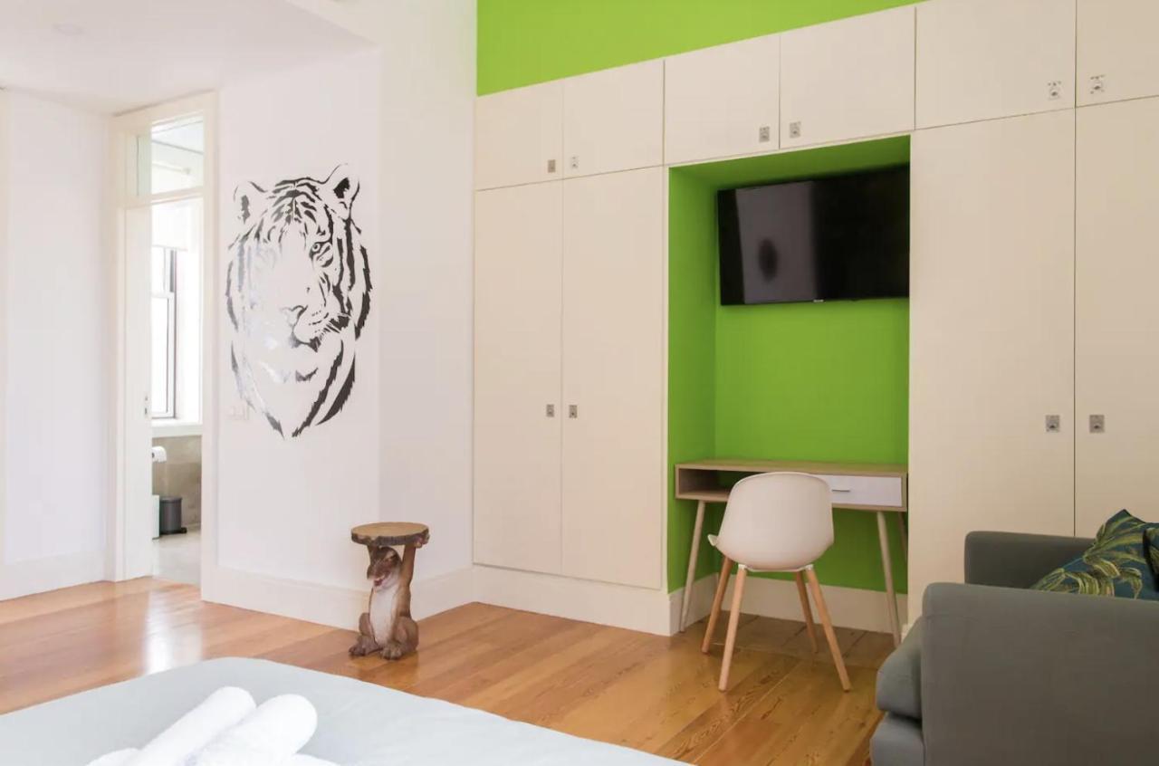 Beautiful 3-Story House In Chiado With A 40M² Private Terrace Appartement Lissabon Buitenkant foto