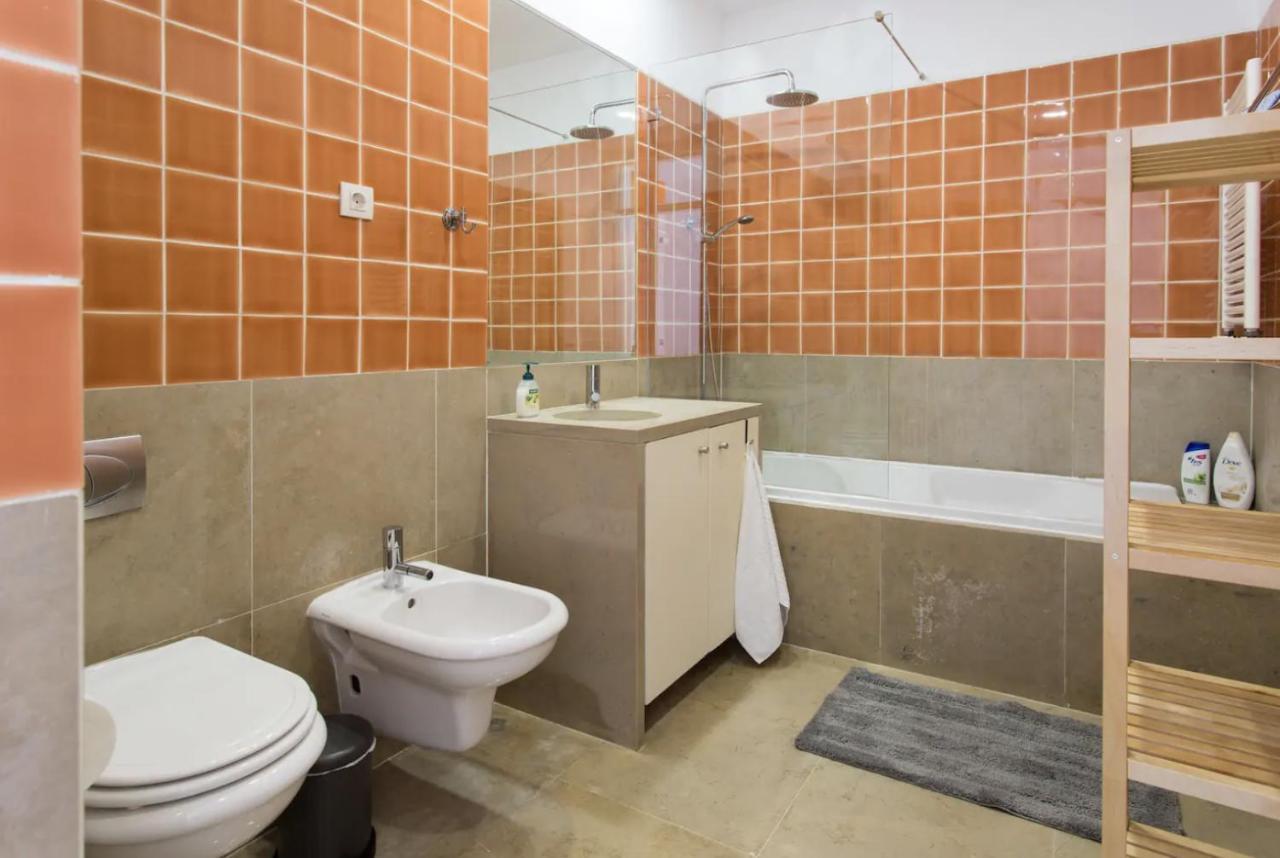 Beautiful 3-Story House In Chiado With A 40M² Private Terrace Appartement Lissabon Buitenkant foto