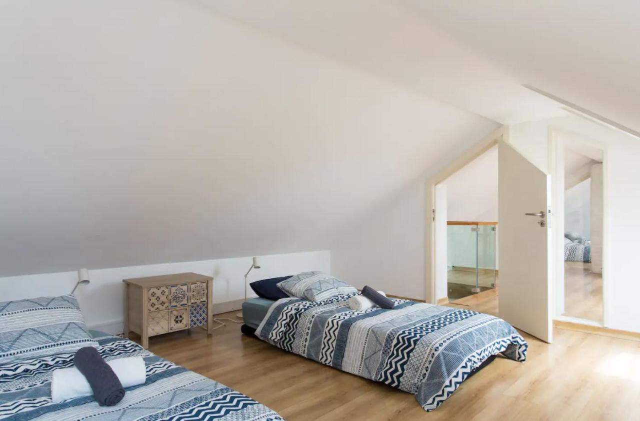 Beautiful 3-Story House In Chiado With A 40M² Private Terrace Appartement Lissabon Buitenkant foto