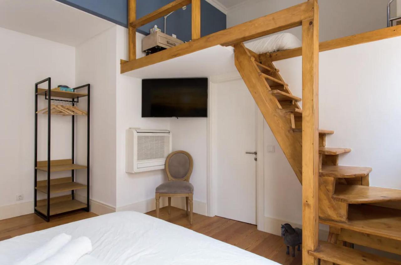 Beautiful 3-Story House In Chiado With A 40M² Private Terrace Appartement Lissabon Buitenkant foto