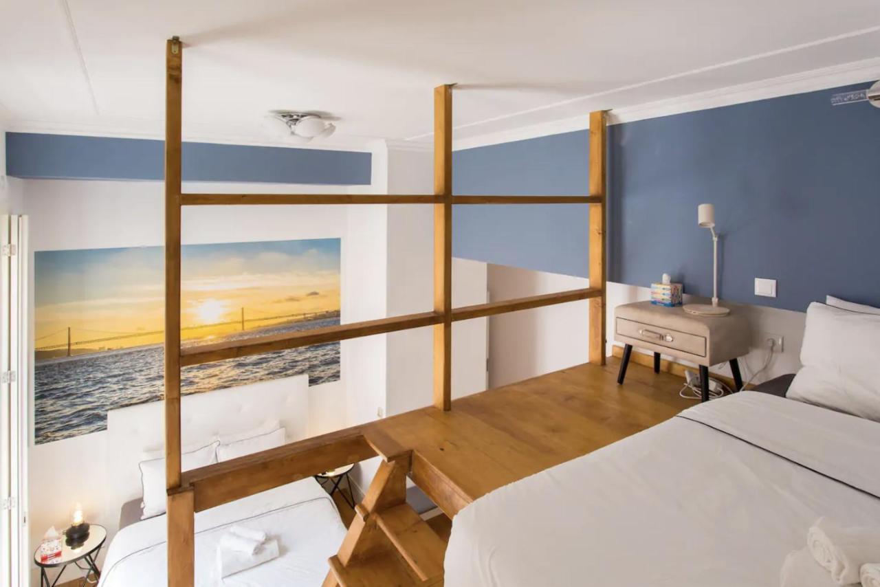 Beautiful 3-Story House In Chiado With A 40M² Private Terrace Appartement Lissabon Buitenkant foto