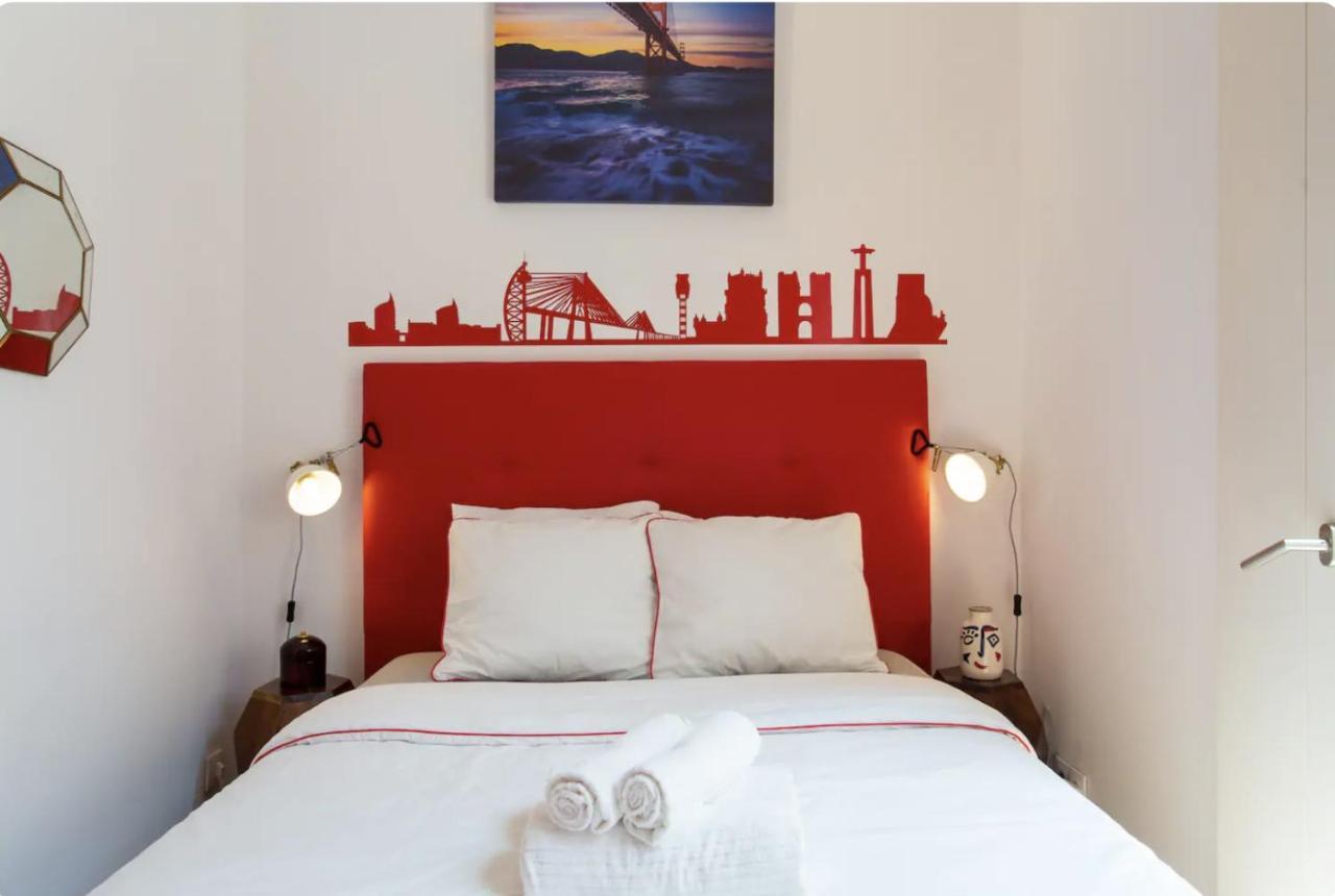 Beautiful 3-Story House In Chiado With A 40M² Private Terrace Appartement Lissabon Buitenkant foto
