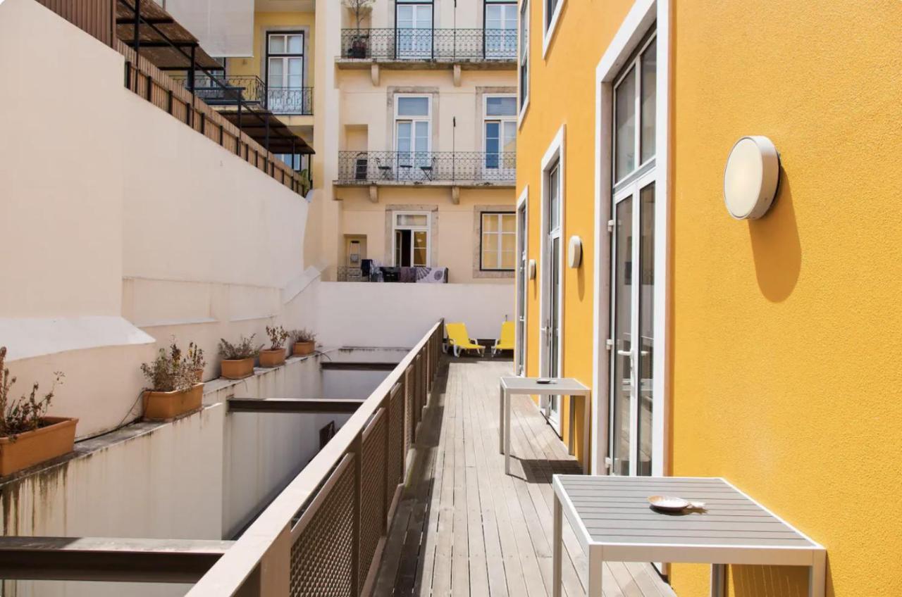 Beautiful 3-Story House In Chiado With A 40M² Private Terrace Appartement Lissabon Buitenkant foto