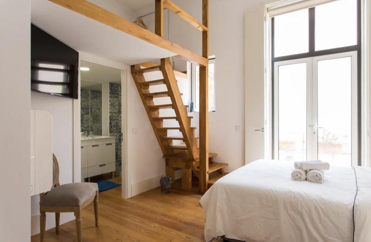Beautiful 3-Story House In Chiado With A 40M² Private Terrace Appartement Lissabon Buitenkant foto