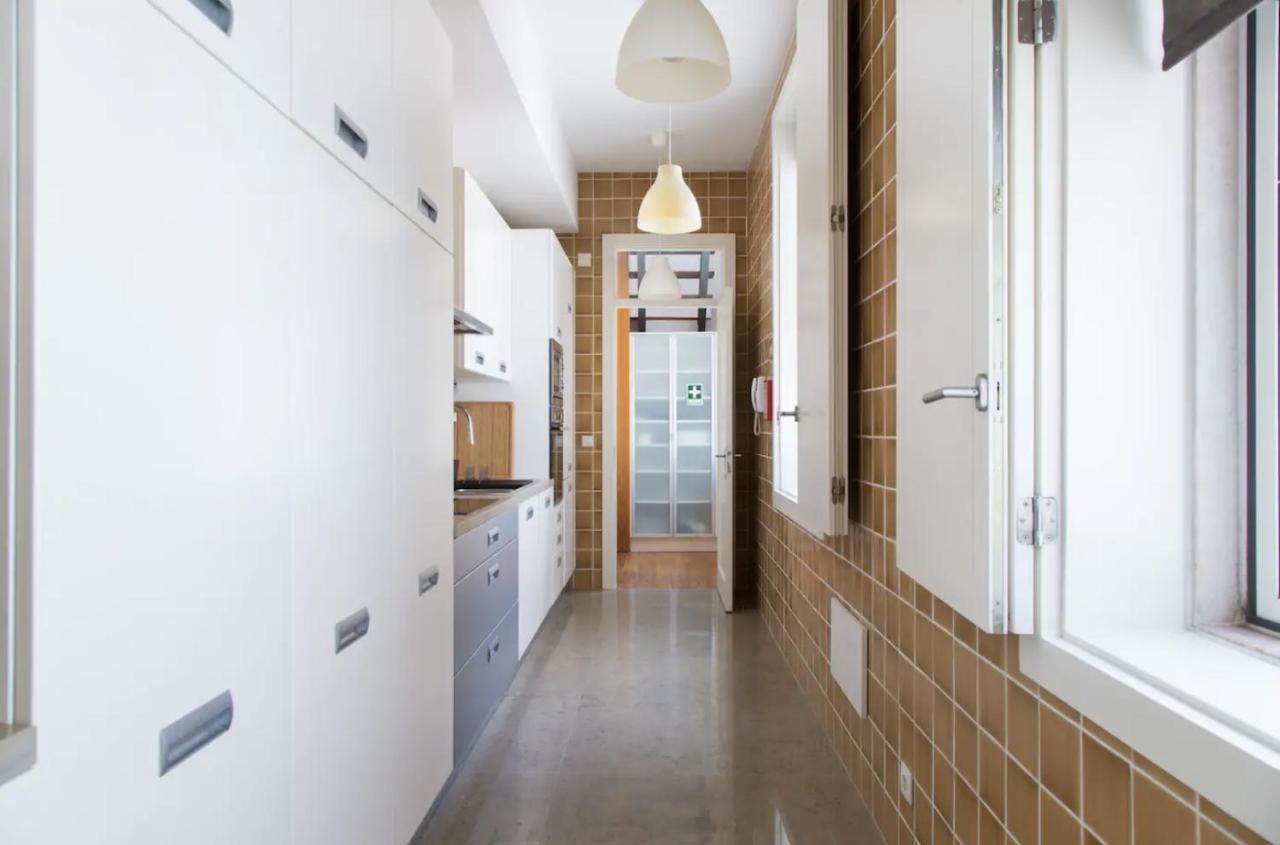 Beautiful 3-Story House In Chiado With A 40M² Private Terrace Appartement Lissabon Buitenkant foto