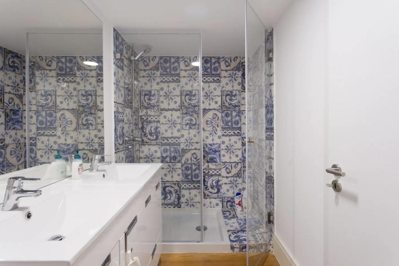 Beautiful 3-Story House In Chiado With A 40M² Private Terrace Appartement Lissabon Buitenkant foto